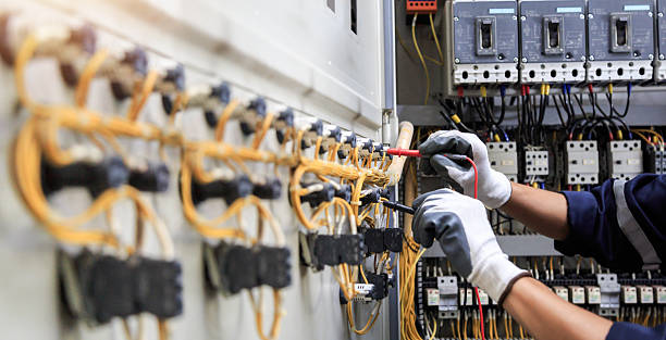Professional Electrician technician working in Bloomington, TX